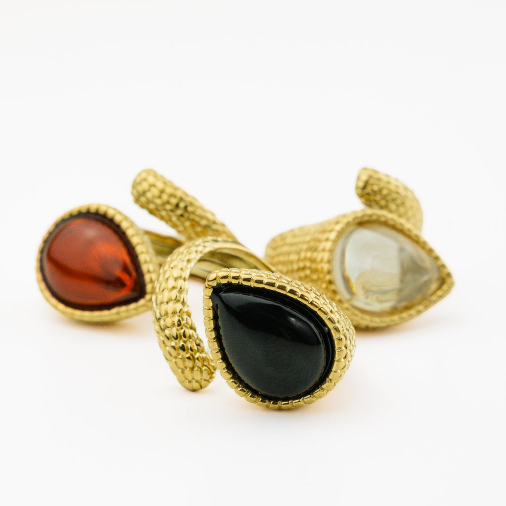 Bague Albane réglable en acier doré, cabochon goutte en noir, blanc et rouge