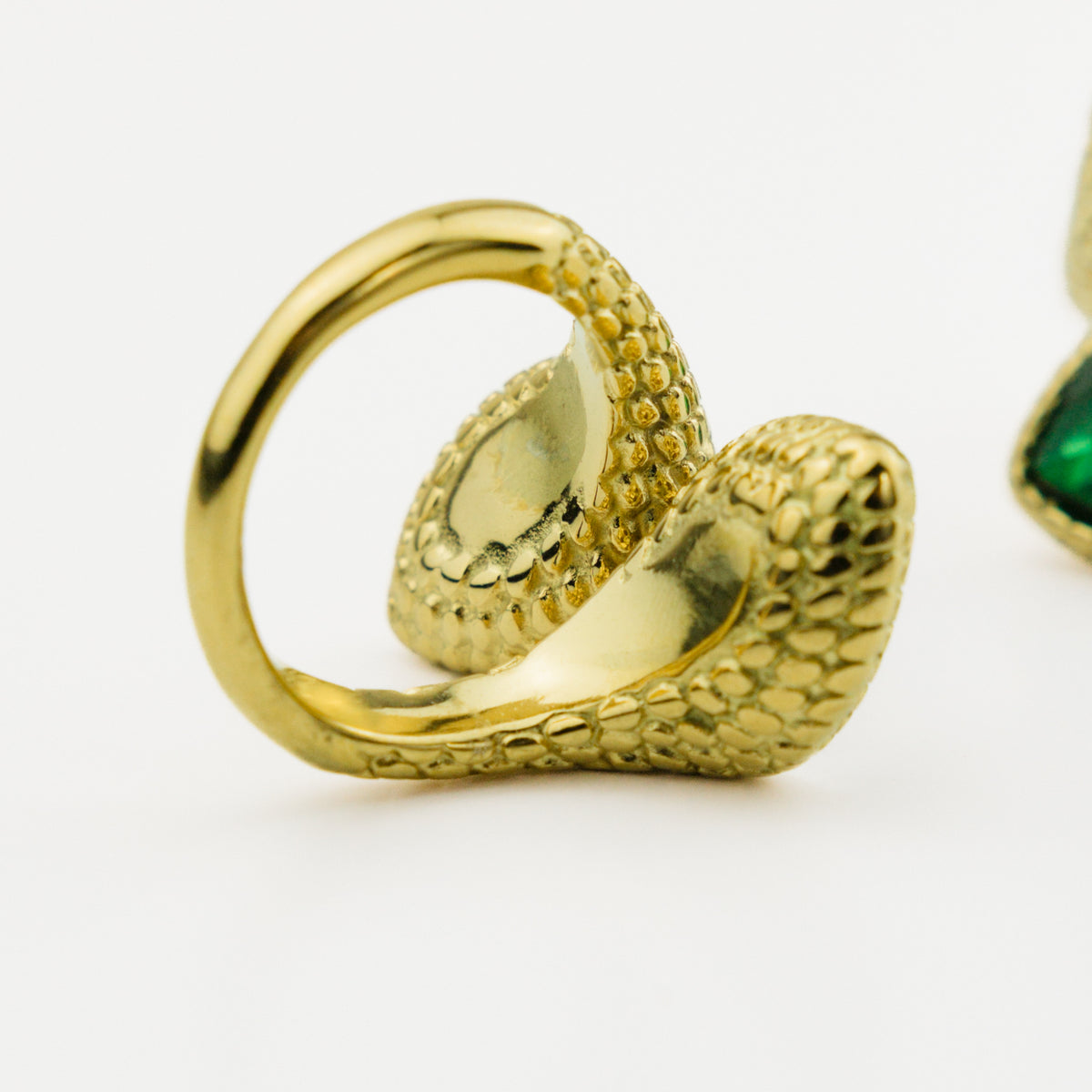 Intérieur de la bague Clotilde, anneau en acier doré, taille 57
