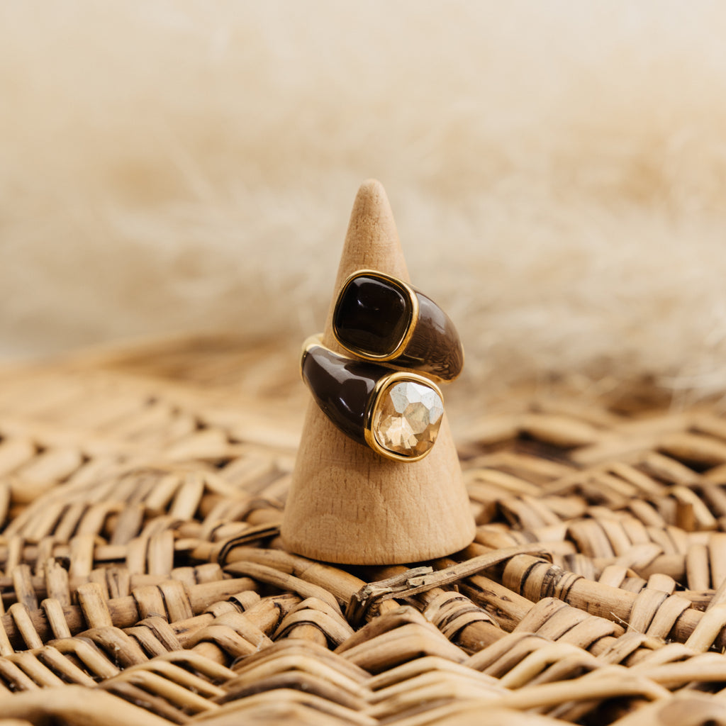 Bague Constance marron, émail brun, verre facetté champagne et cabochon brun