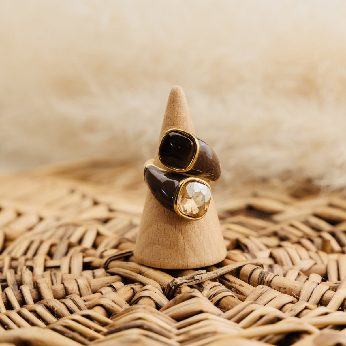 Bague Constance marron, émail brun, verre facetté champagne et cabochon brun