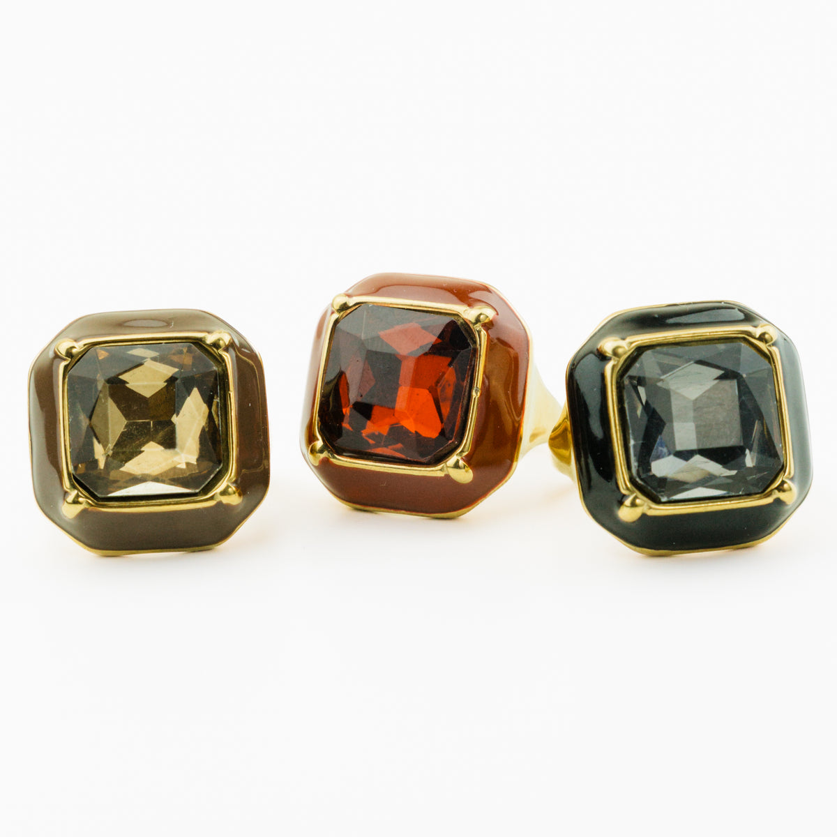 Bague Eugénie en acier doré, pierre carrée facettée et cadre émaillé, en marron, rouge et noir