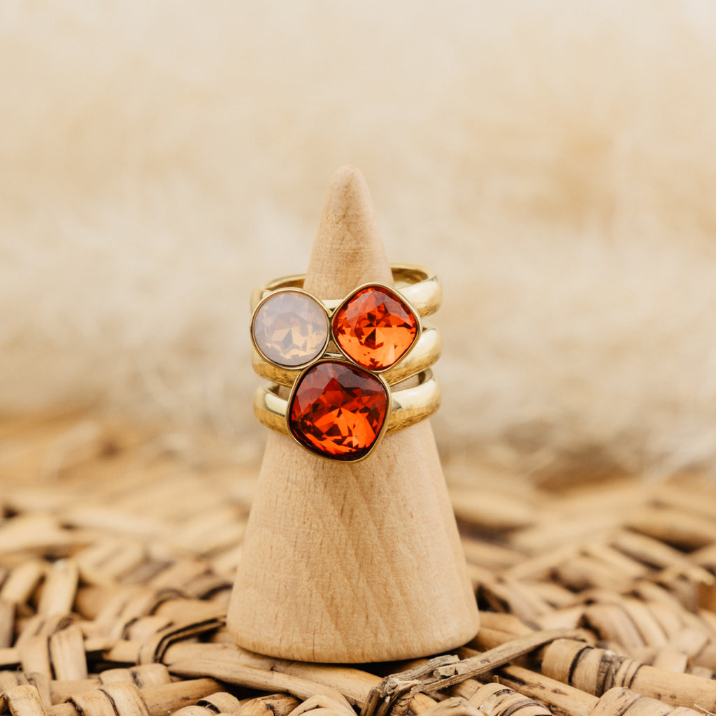 Bague Solène orange, trio de pierres facettées orange et rosée, acier doré