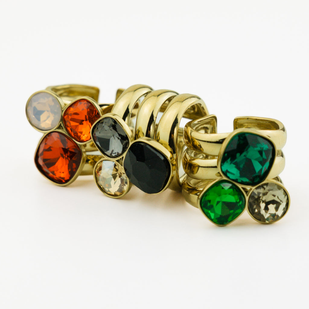 Bague Solène réglable en acier doré, trois anneaux et trois pierres, en orange, noir et vert