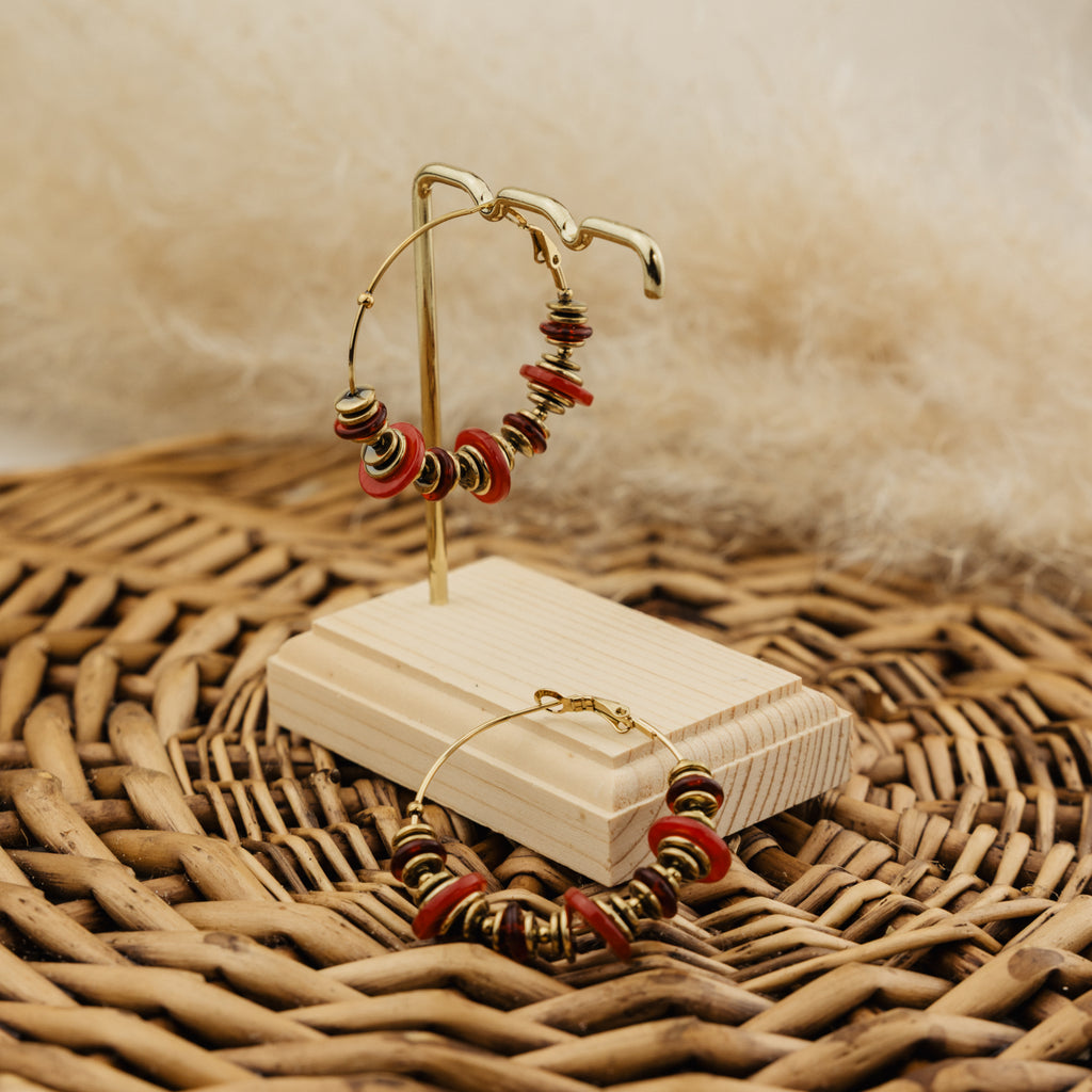 Boucles d'oreilles Félicie rouges, créoles dorées avec disques rouges