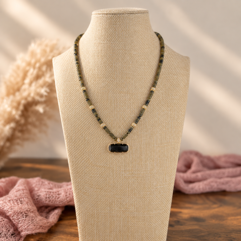 Collier Ratchada