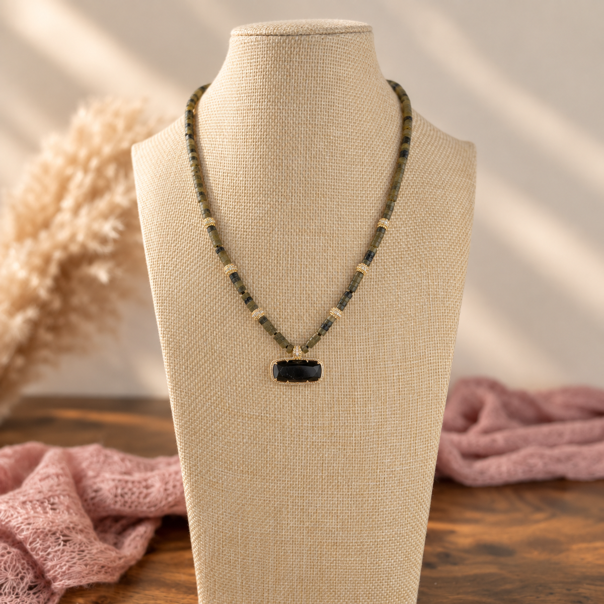Collier Ratchada