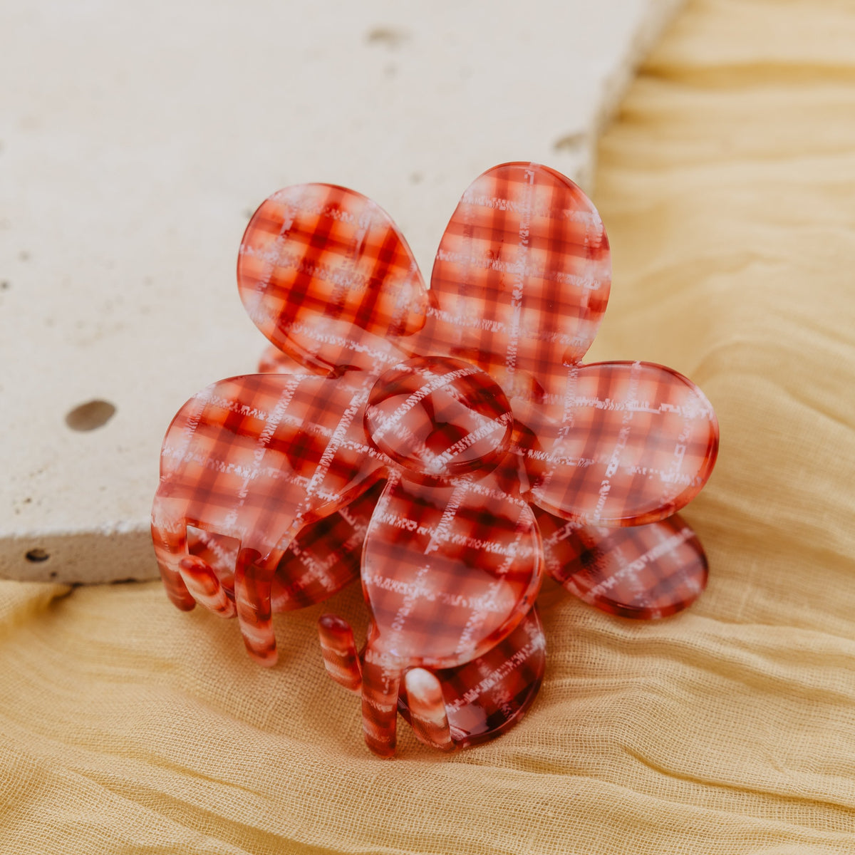 Pince à cheveux Paulette rouge, fleur à carreaux en acétate de cellulose