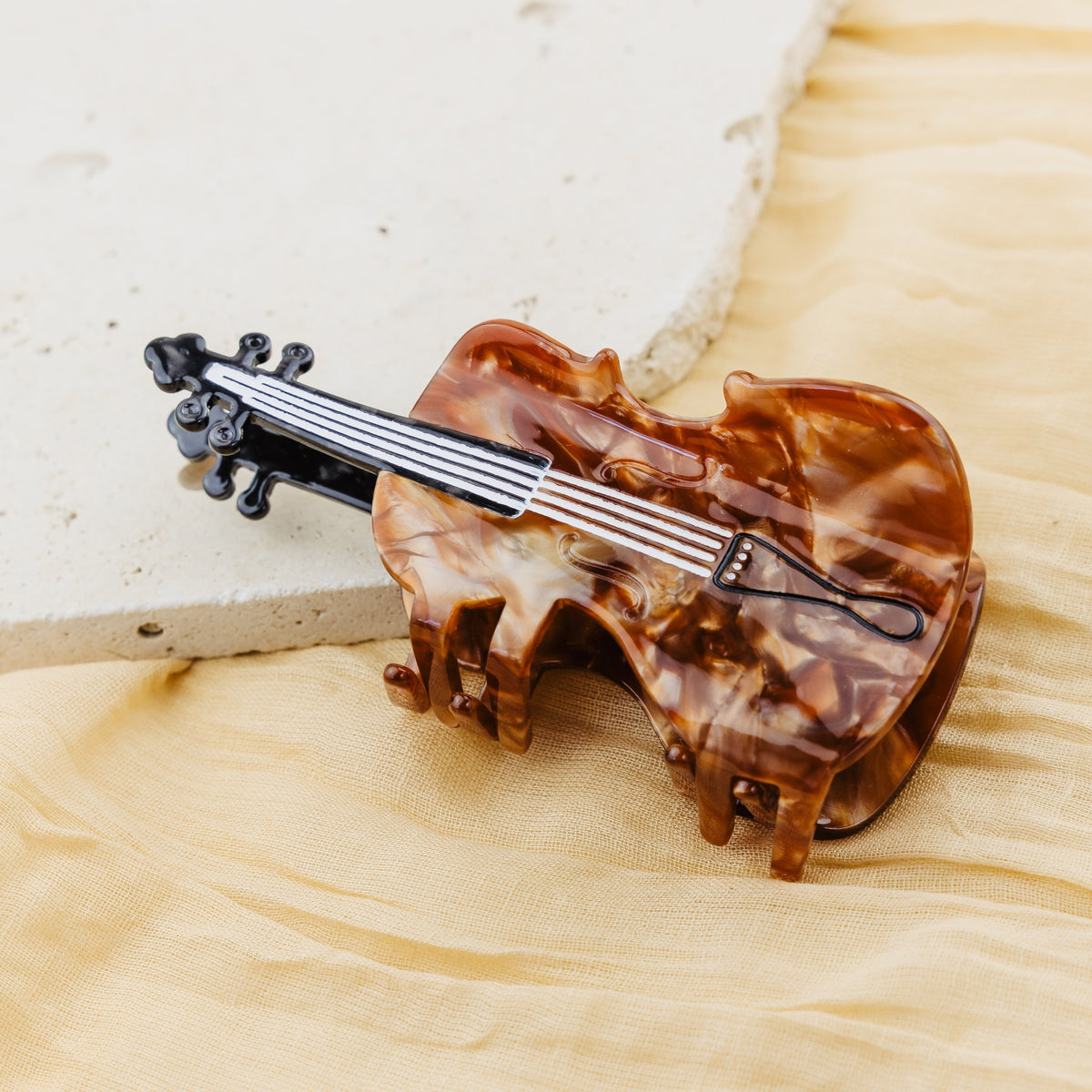 Pince à cheveux Viola, pince crabe violon en acétate marbré caramel avec manche noir